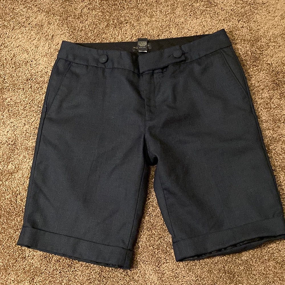 BANANA REPUBLIC DRESS SHORTS. NAVY. SIZE 12. DRESSY SHORT WITH CUFF. EUC